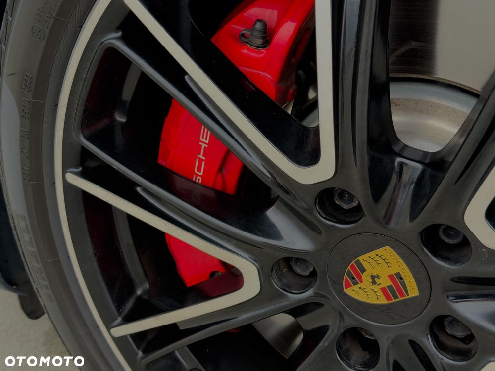 Porsche Panamera Turbo - 31