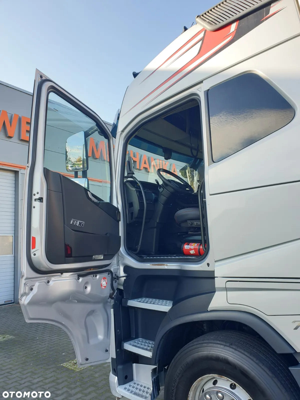 Volvo FH 16 750 6x4 GLOBETROTTER DO DRZEWA - 15