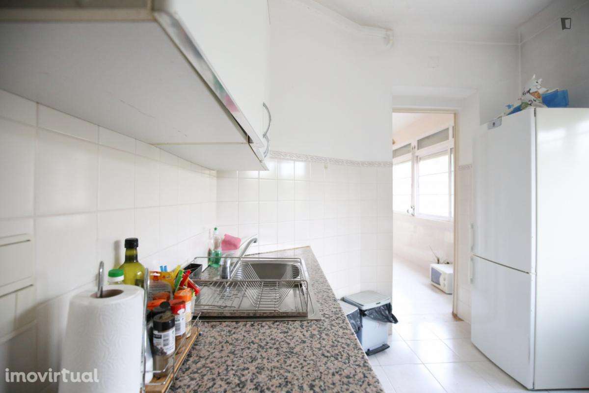 Quarto - localizado em Roma-Areeiro Lisbon - Grande imagem: 4/39