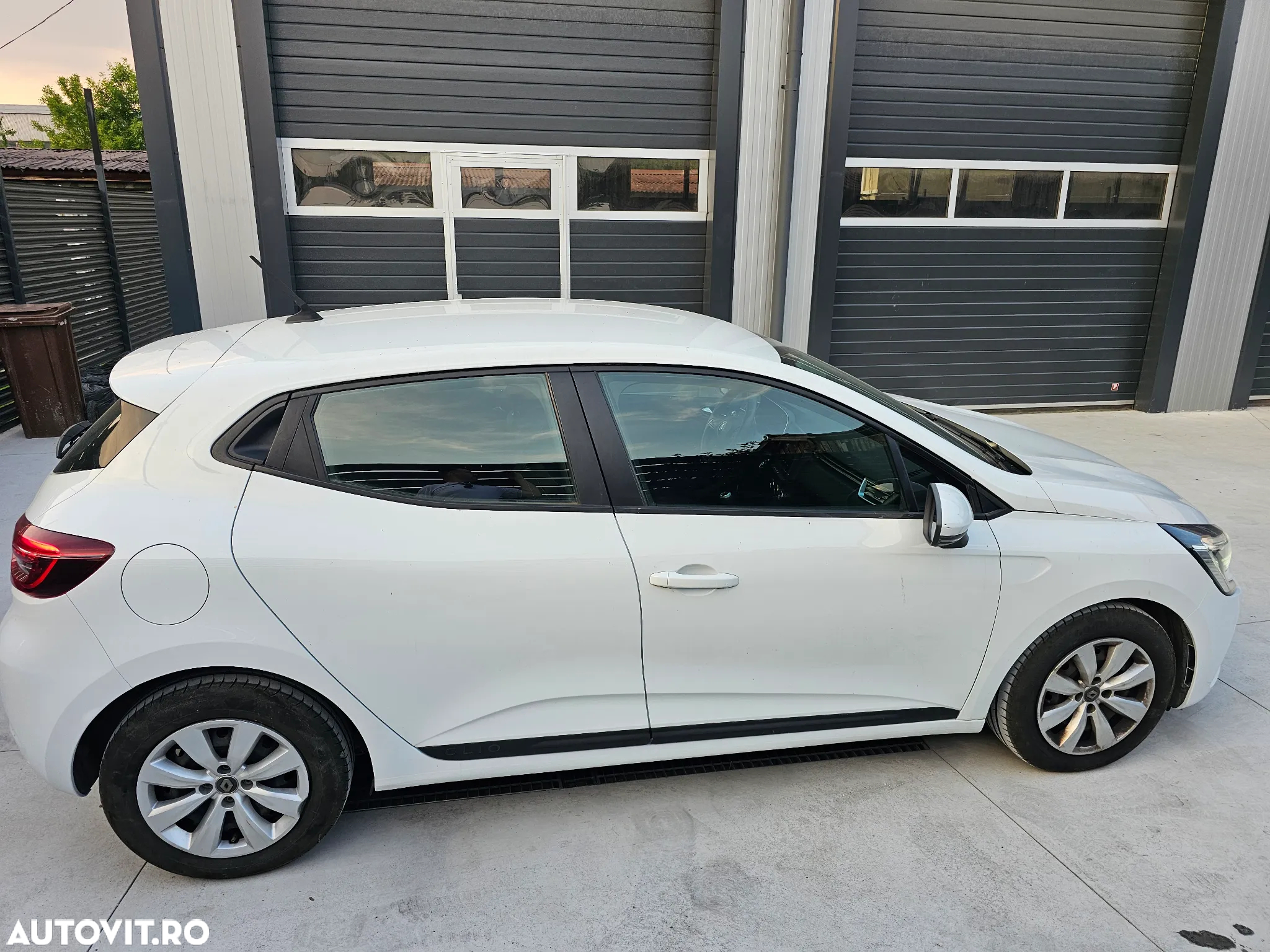 Renault Clio BLUE dCi 85 BUSINESS EDITION - 11