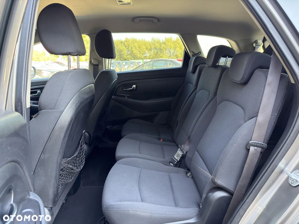 Kia Carens ver-1-6-gdi-business-line - 27