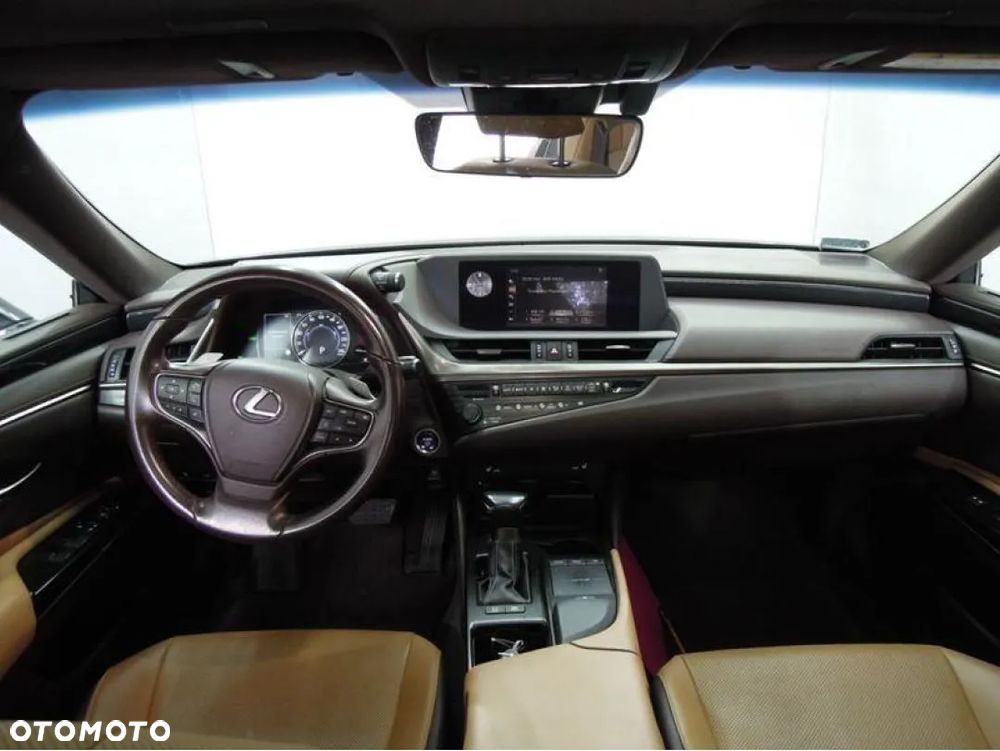Lexus ES 300h Business Edition - 19