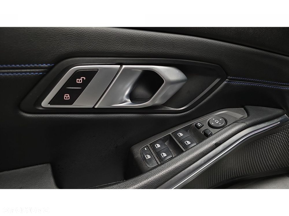 BMW Seria 3 320d xDrive mHEV M Sport - 29