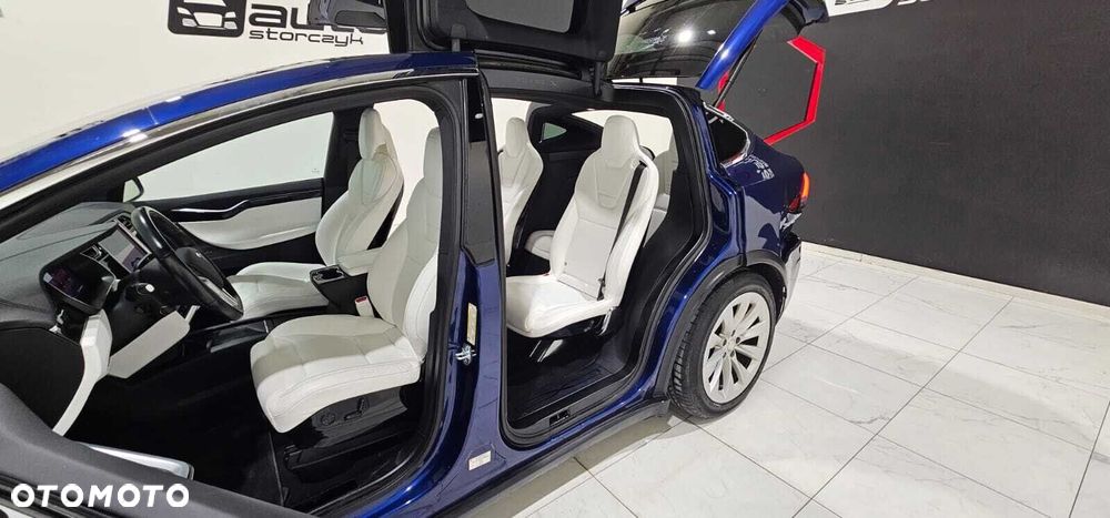 Tesla Model X - 31
