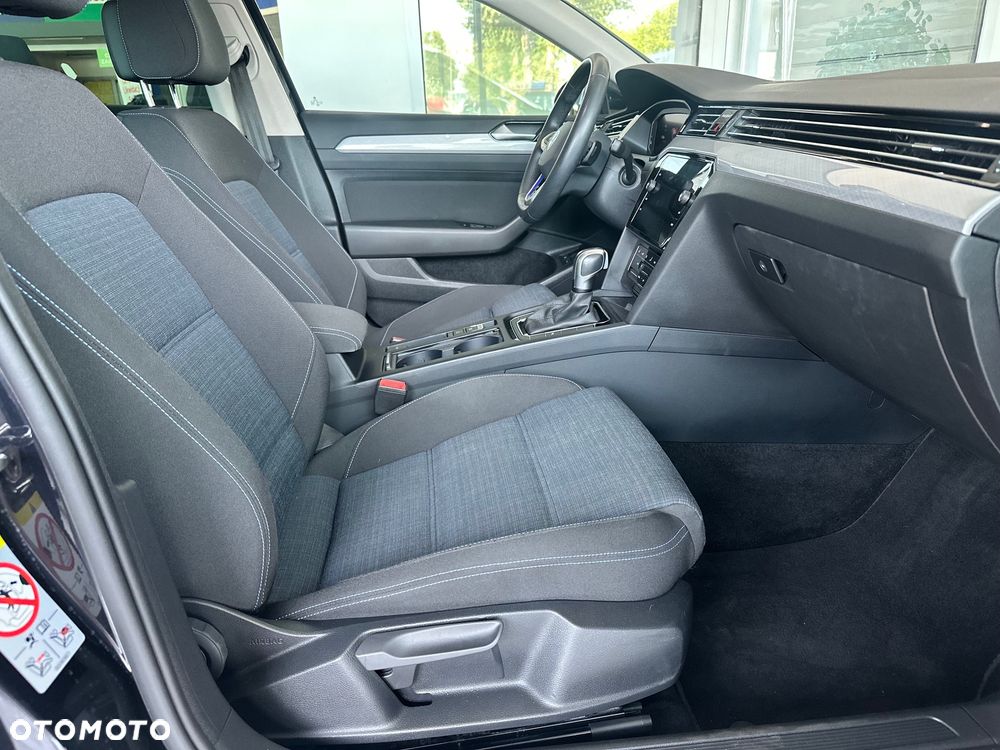 Volkswagen Passat - 11