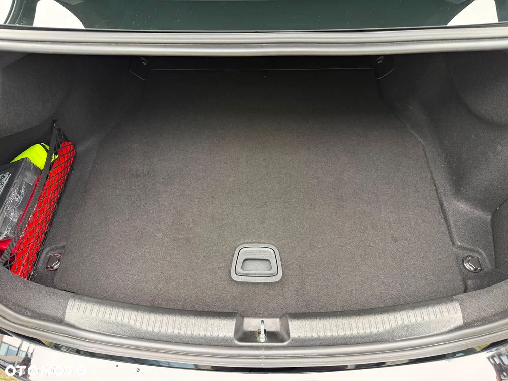 Mercedes-Benz Klasa C 300 4Matic 9G-TRONIC AMG Line - 23