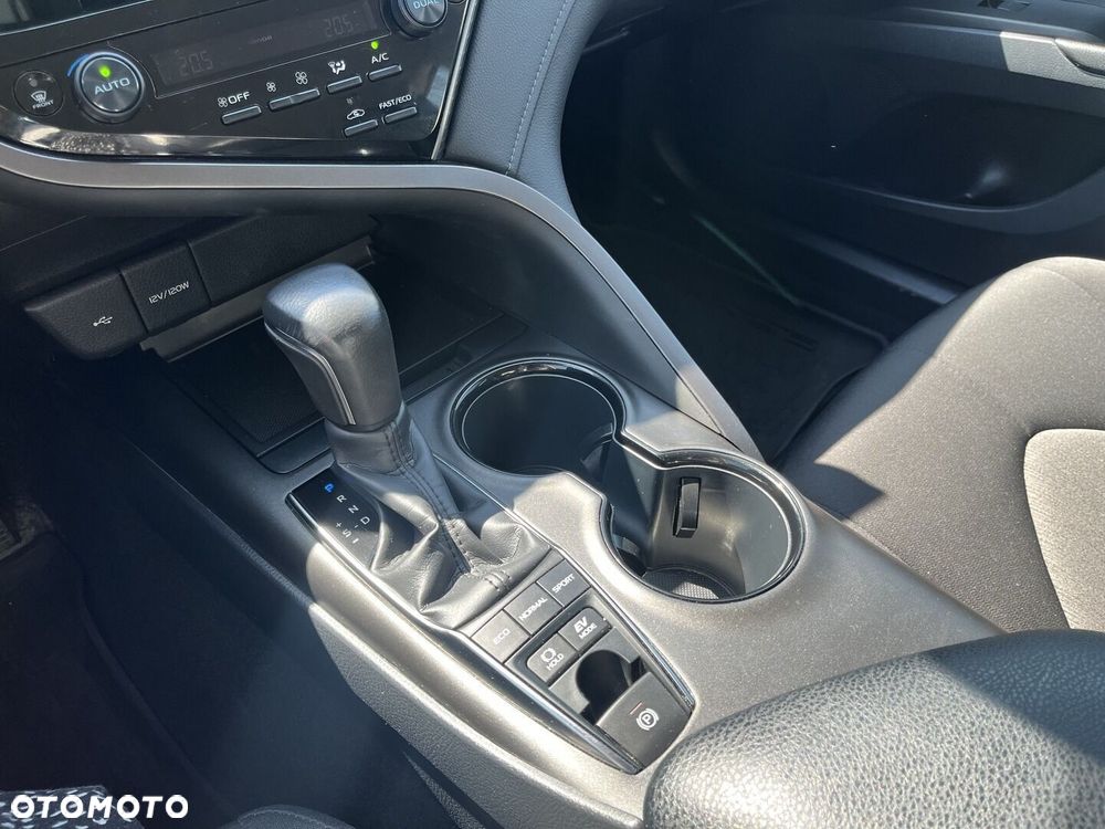 Toyota Camry 2.5 Hybrid Comfort CVT - 16