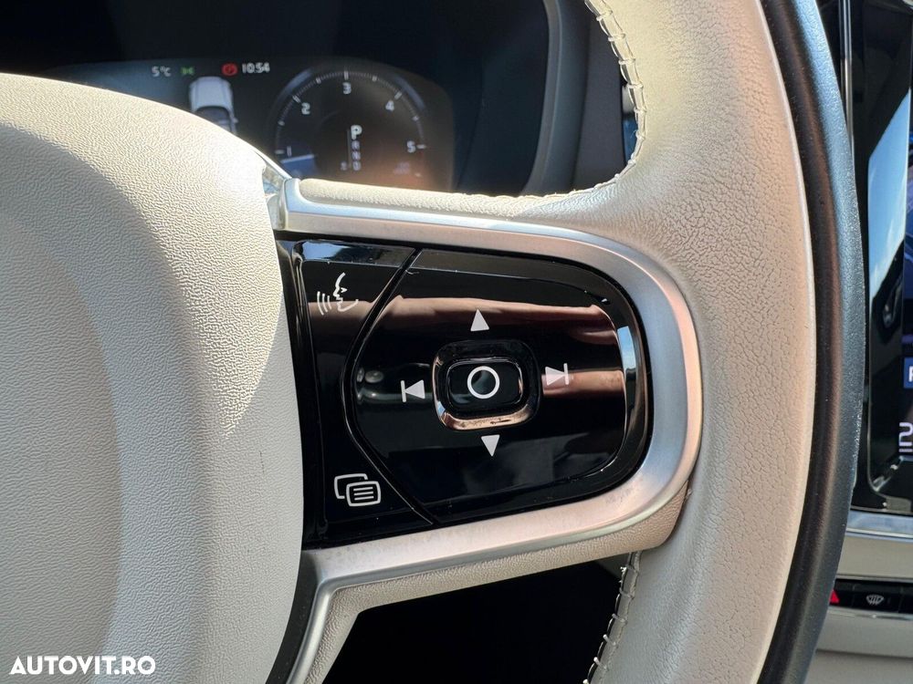 Volvo V60 B4 MHEV AT8 FWD Momentum Pro - 18