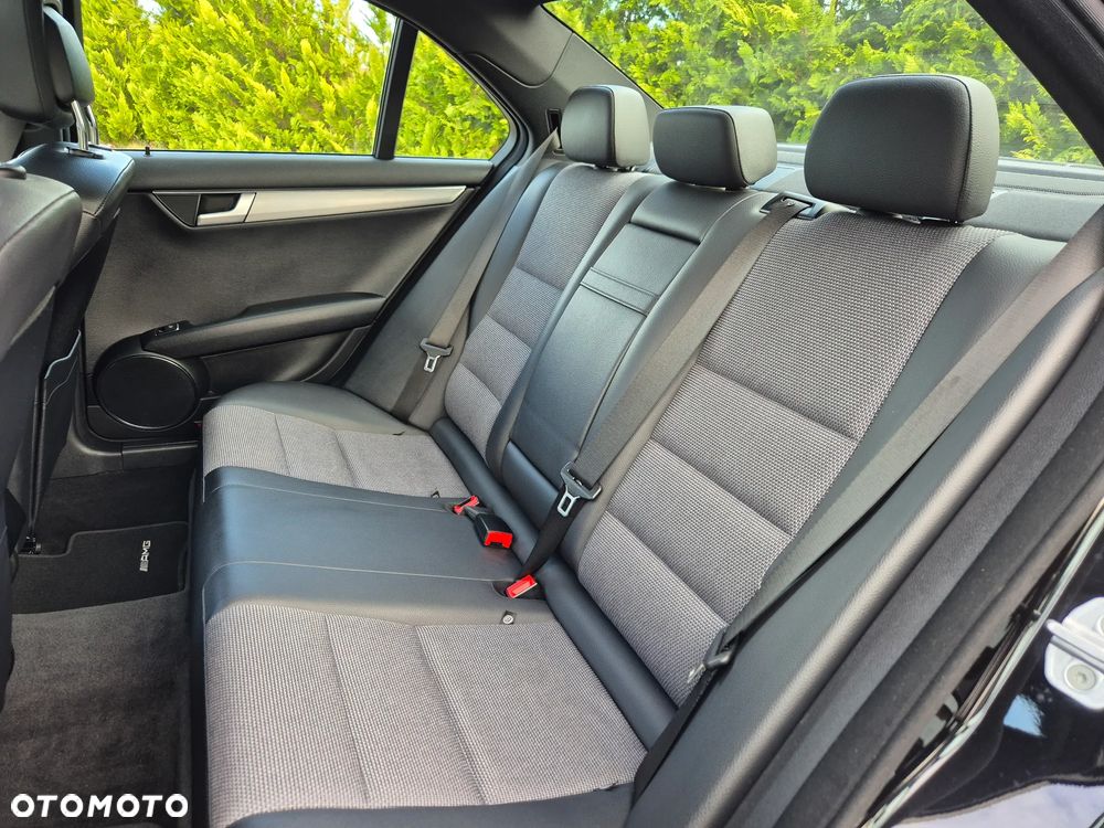 Mercedes-Benz Klasa C 180 BlueEFFICIENCY 7G-TRONIC Avantgarde - 29