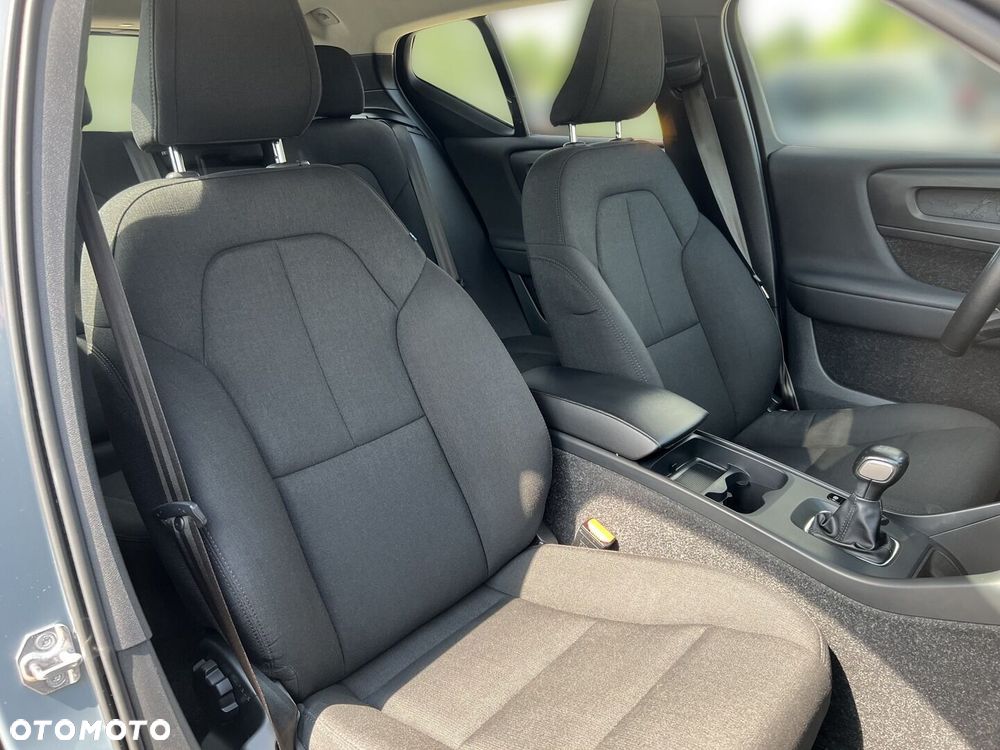 Volvo XC 40 T3 Momentum - 23