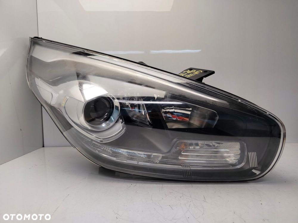 kia carens iv 13r- reflektor lampa prawy przód prawa przednia - 1