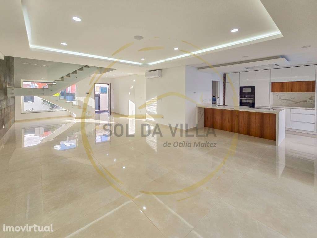 Moradia T4 Isolada com piscina - Valadares, Corroios - 750.000€ - Grande imagem: 3/46