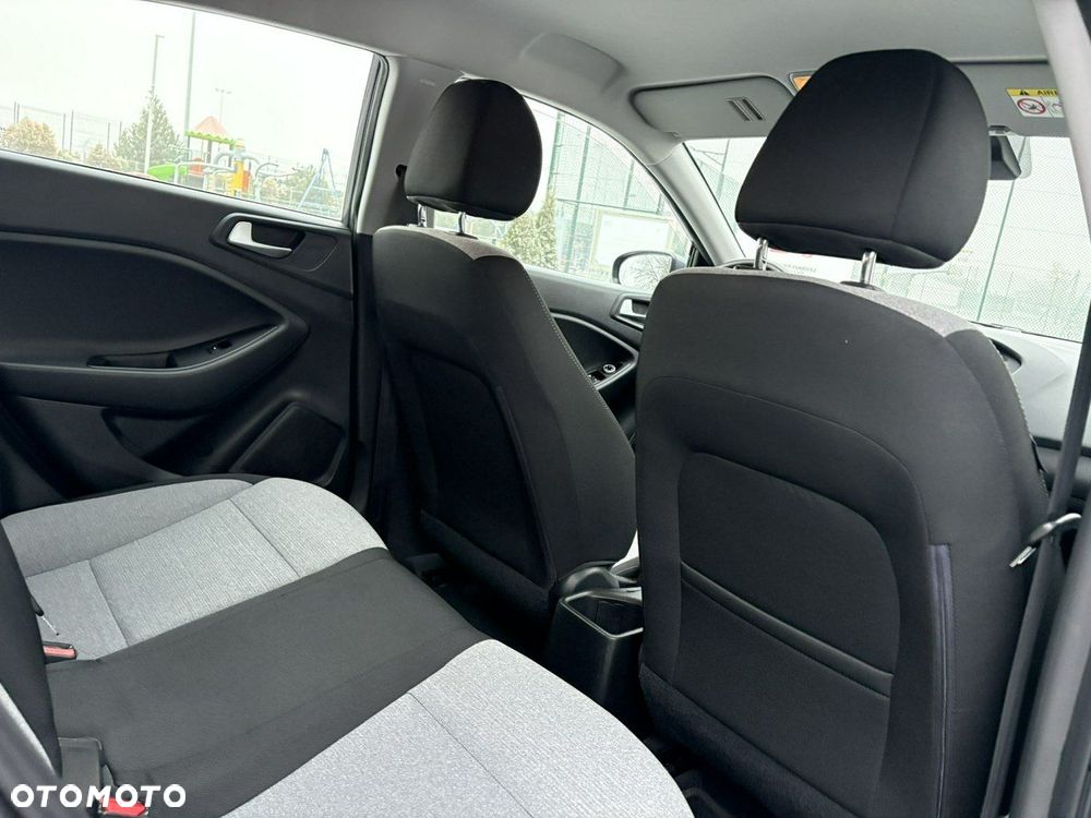 Hyundai i20 1.2 YES Gold - 12