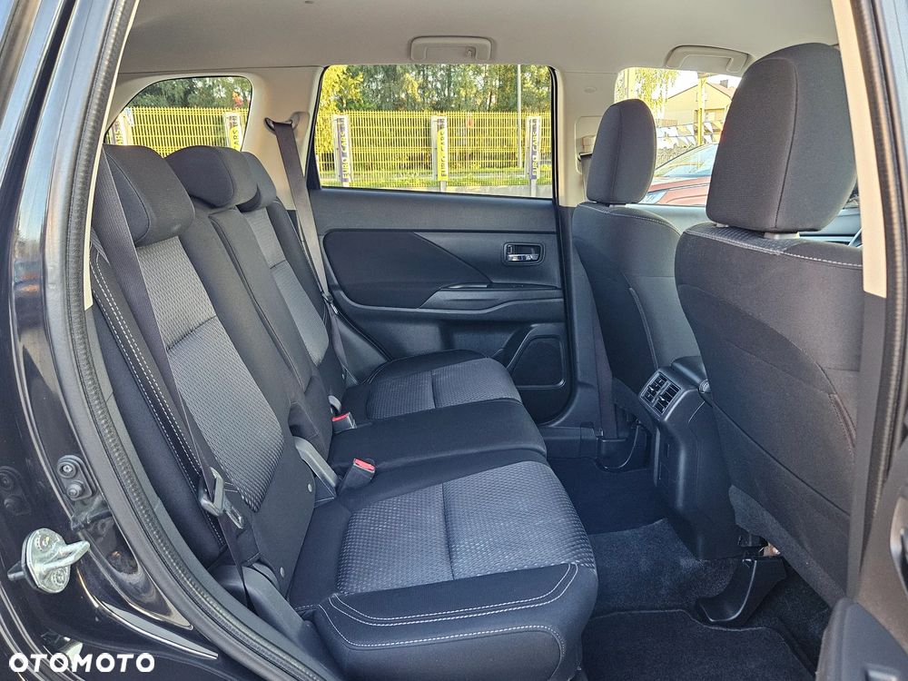 Mitsubishi Outlander 2.0 Instyle Navi CVT - 23