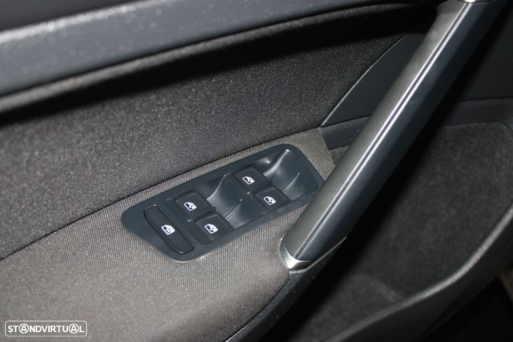 VW Golf Variant 1.6 TDi Confortline - 21