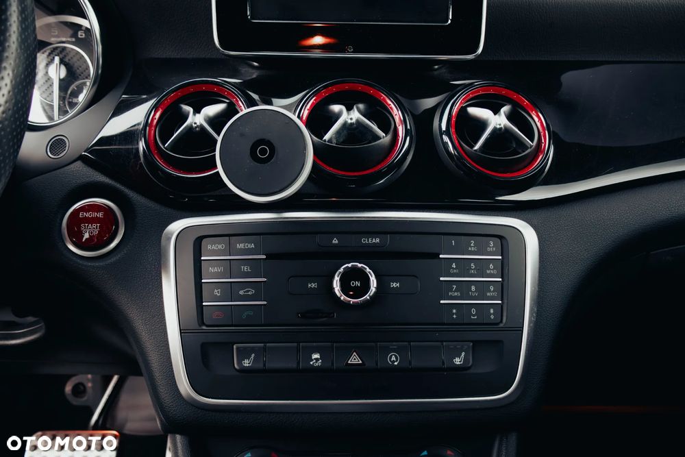 Mercedes-Benz CLA 45 AMG 4Matic 7G-DCT - 22