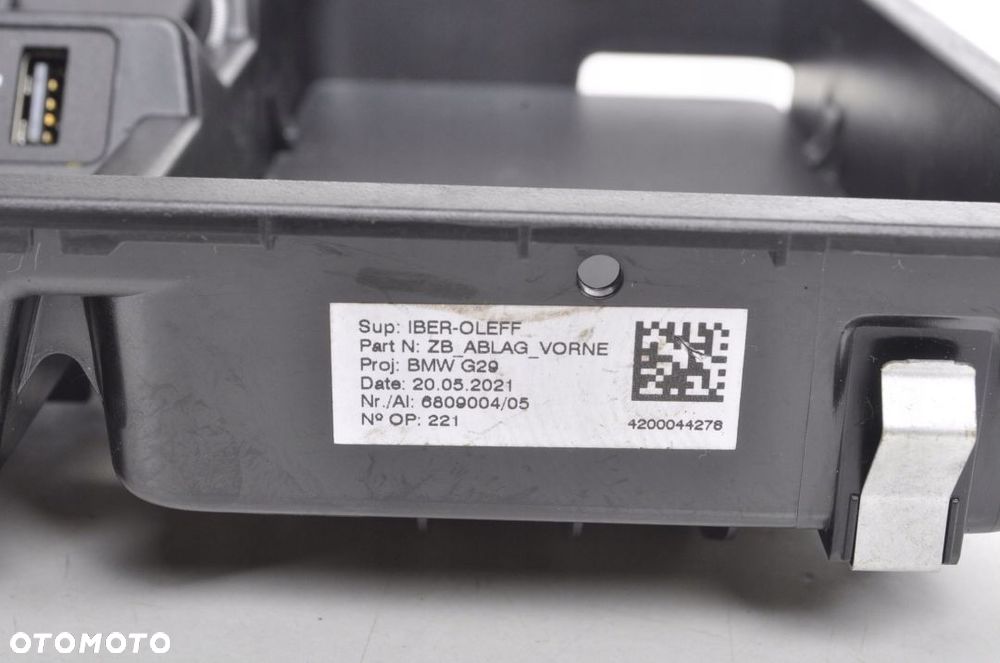 BMW G29 WEJŚCIE GNIAZDO USB ZAPALNICZKI 21R UK - 4