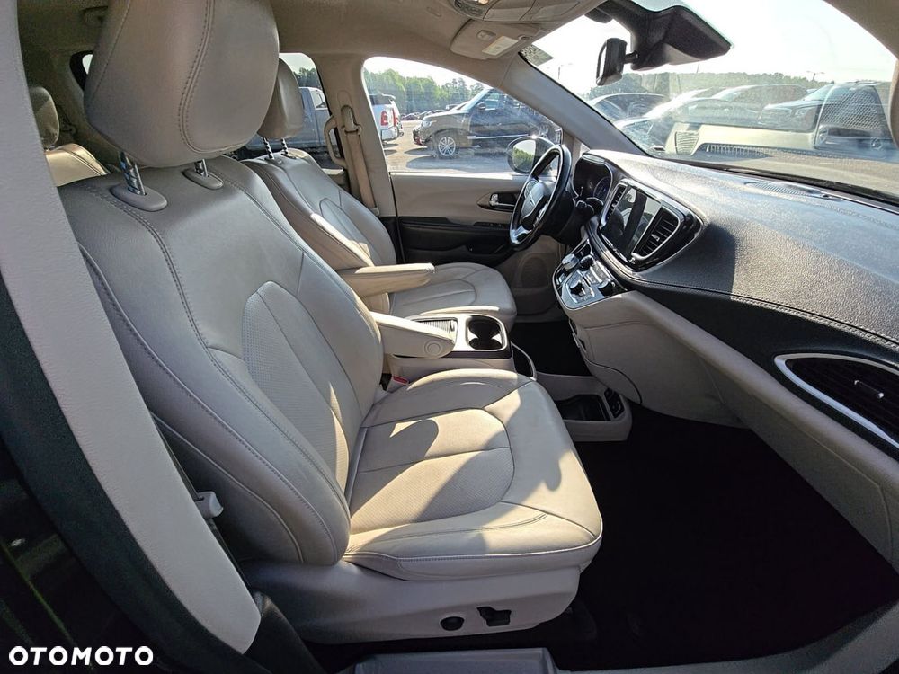 Chrysler Pacifica - 15