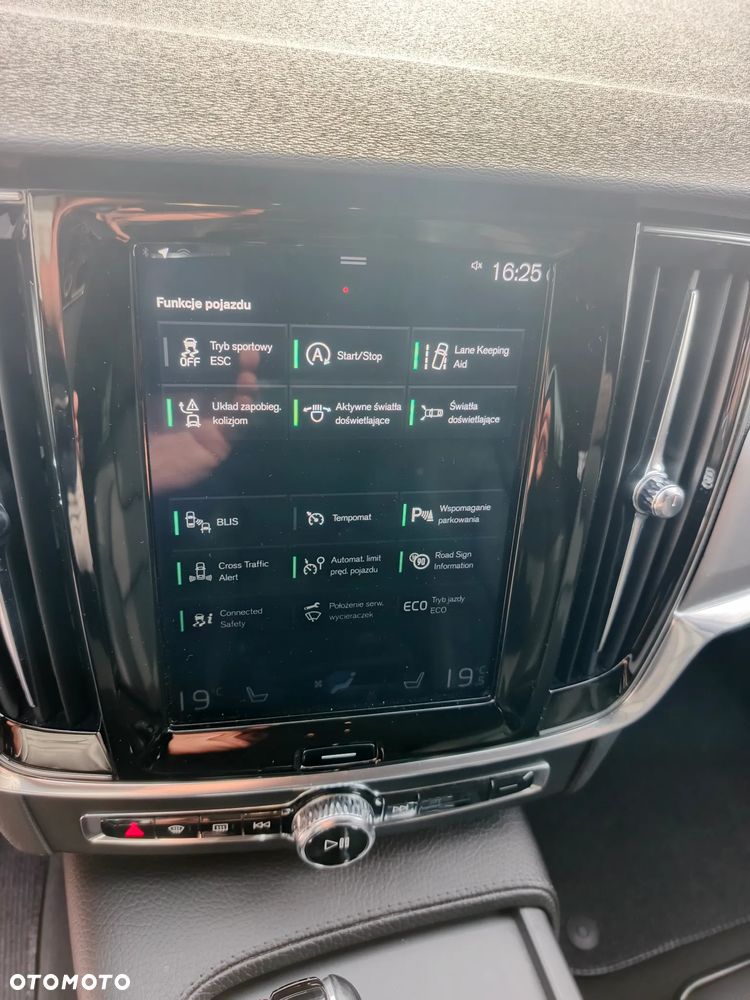 Volvo V90 D5 AWD Momentum - 34