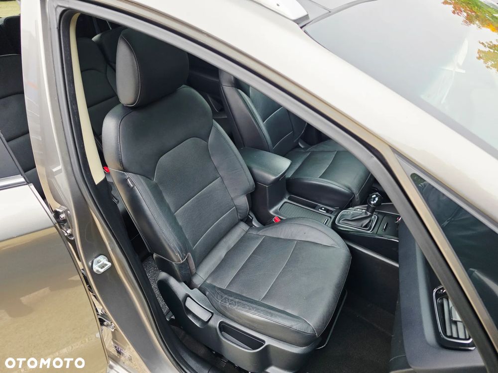 Kia Carens 1.7 CRDi XL 7os DCT - 25