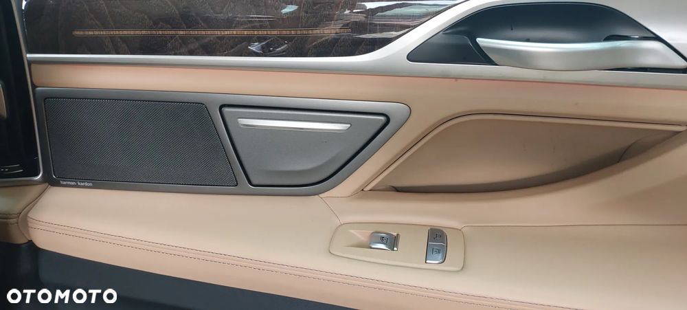 BMW Seria 7 750Li xDrive - 26