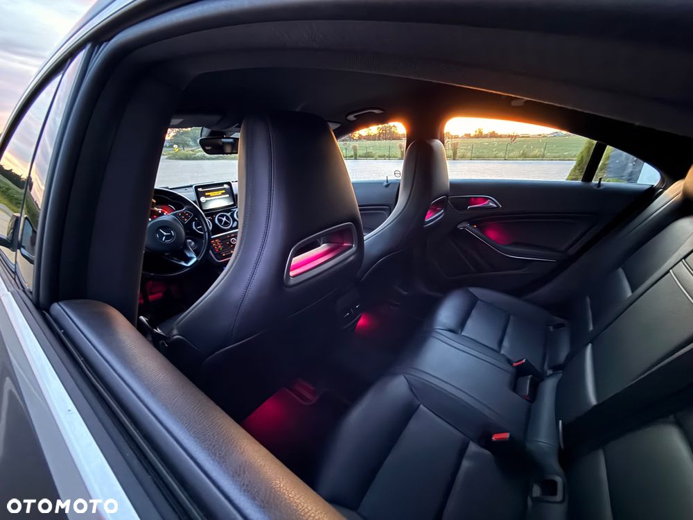 Mercedes-Benz CLA 250 4Matic 7G-DCT Urban - 14