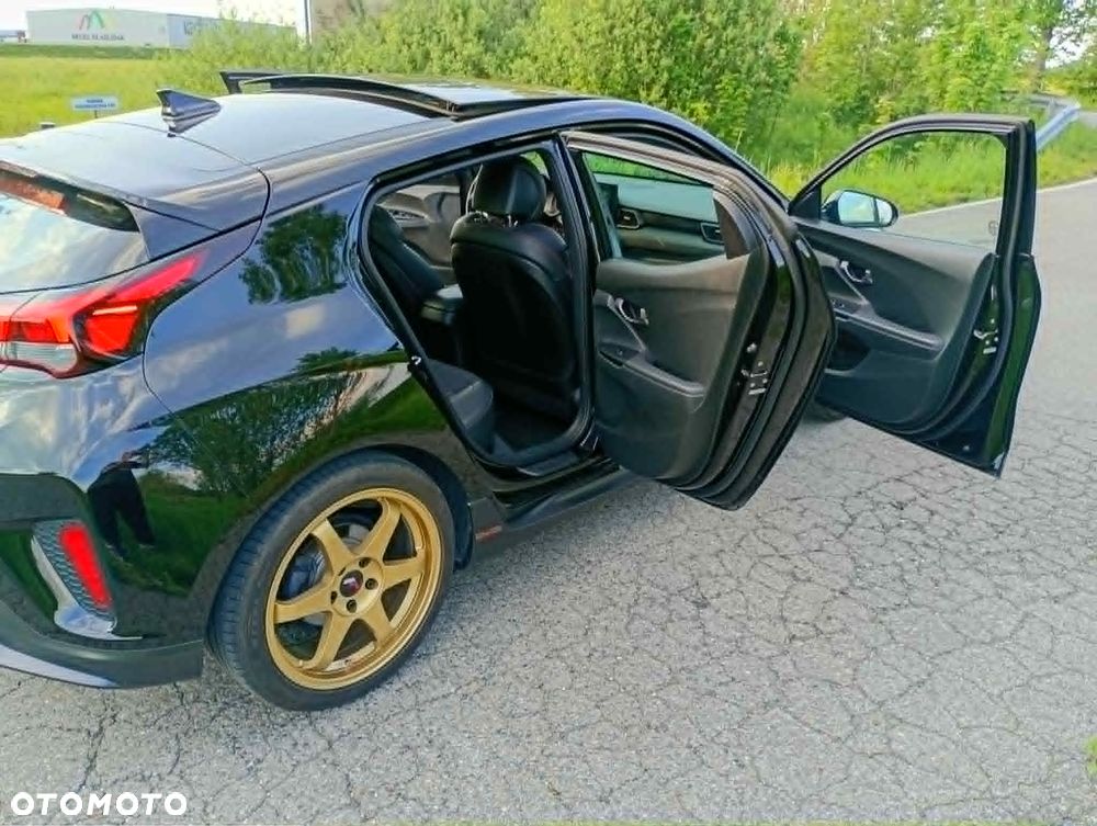 Hyundai Veloster - 16