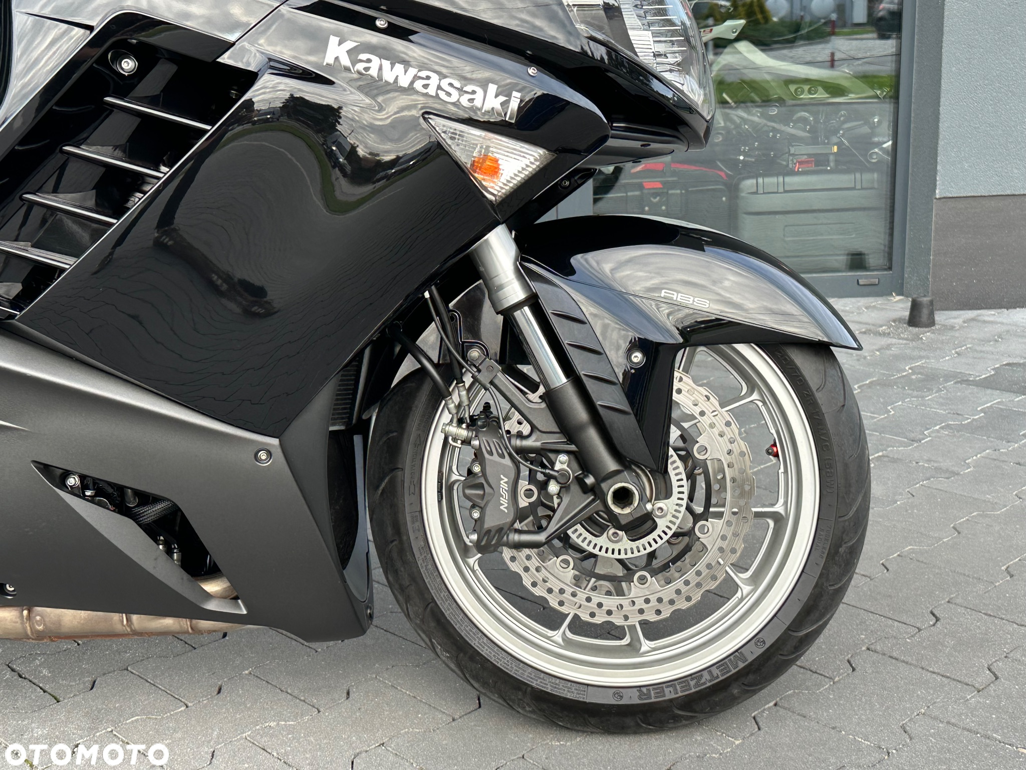 Kawasaki GTR - 9