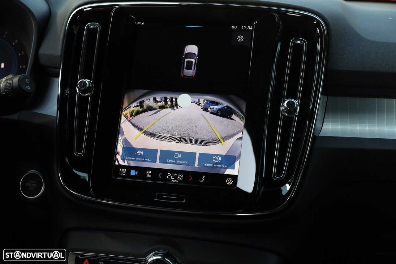 Volvo XC 40 2.0 B3 Plus Dark - 25