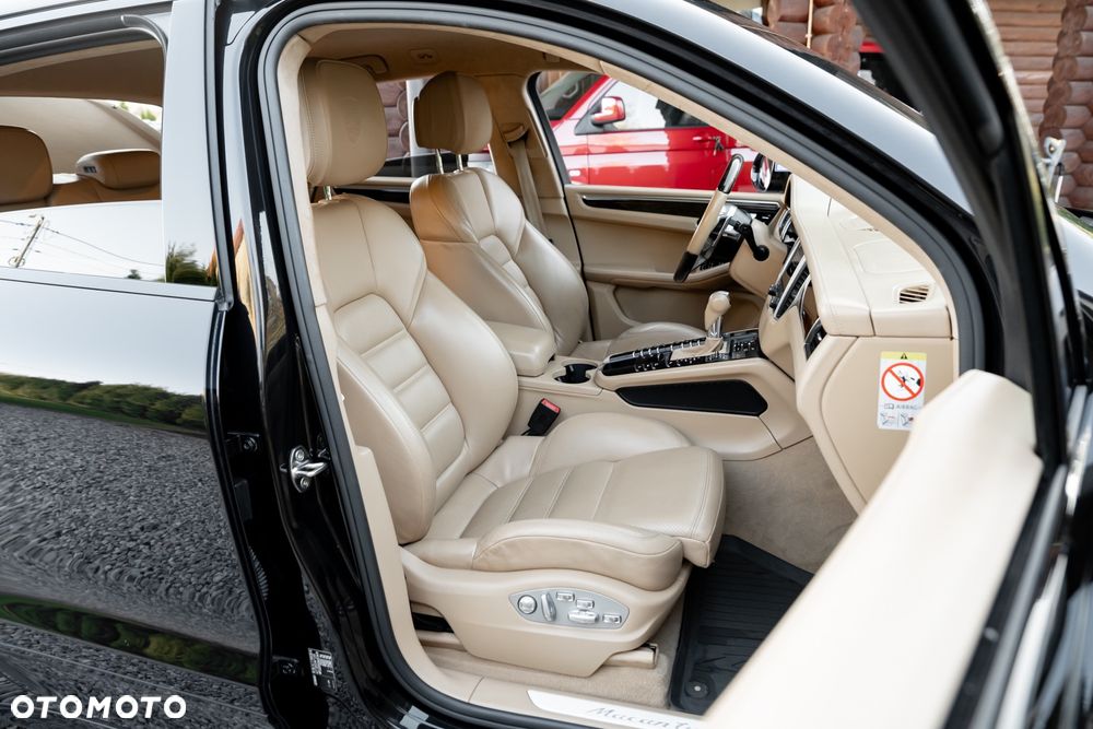 Porsche Macan Turbo - 23