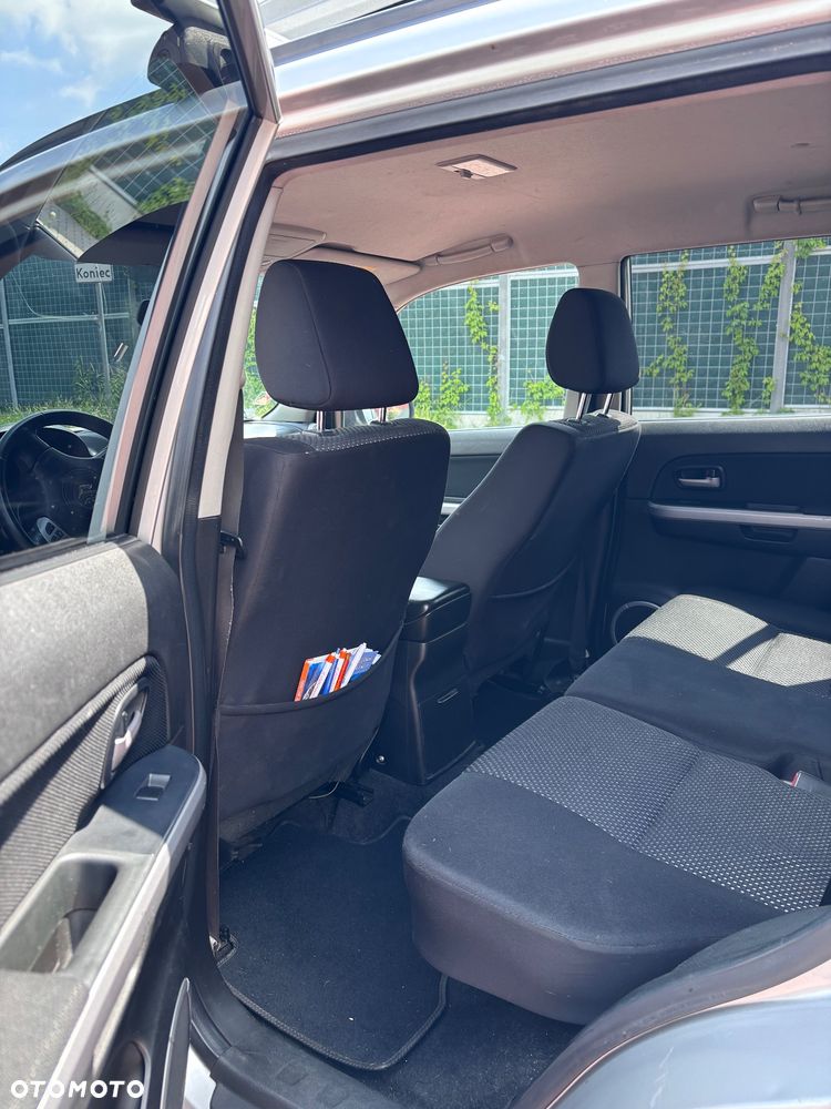 Suzuki Grand Vitara 2.0 Club - 9