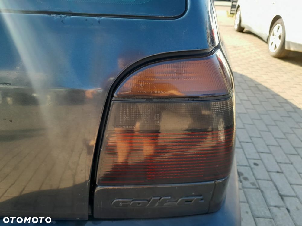VW GOLF III LAMPA PRAWA TYLNA PRAWY TYŁ HELLA PRZYDYMIANA - 1