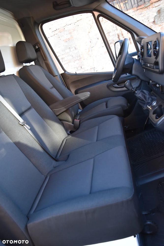 Mercedes-Benz Sprinter - 10
