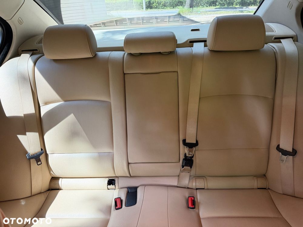 BMW Seria 5 520d xDrive - 14