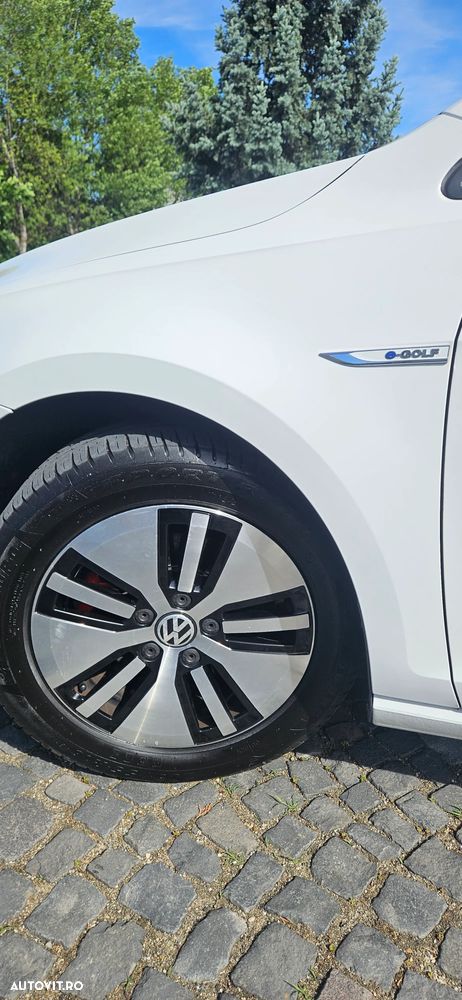 Volkswagen e-Golf - 17