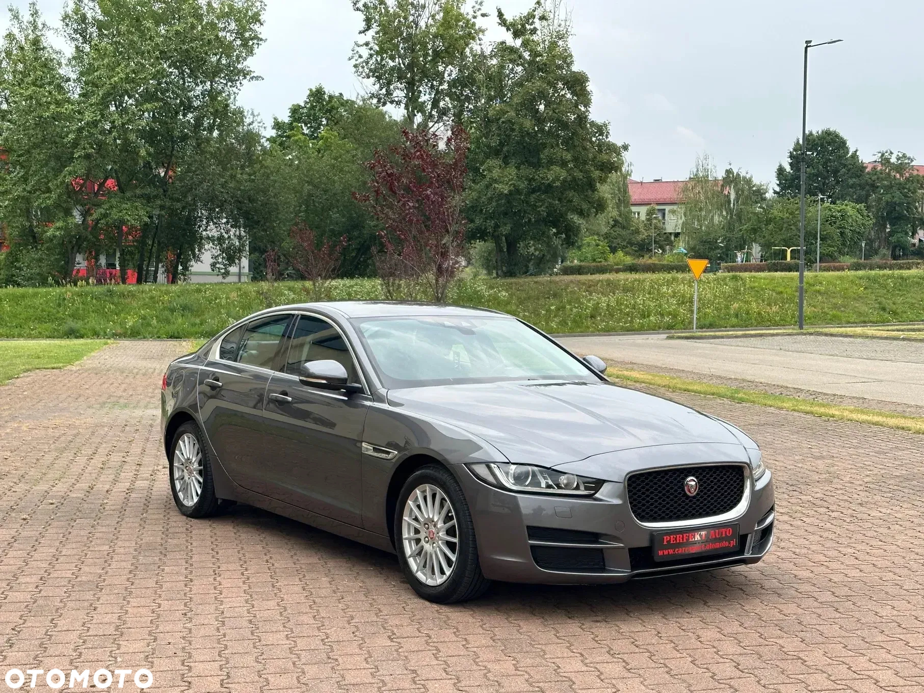 Jaguar XE - 17