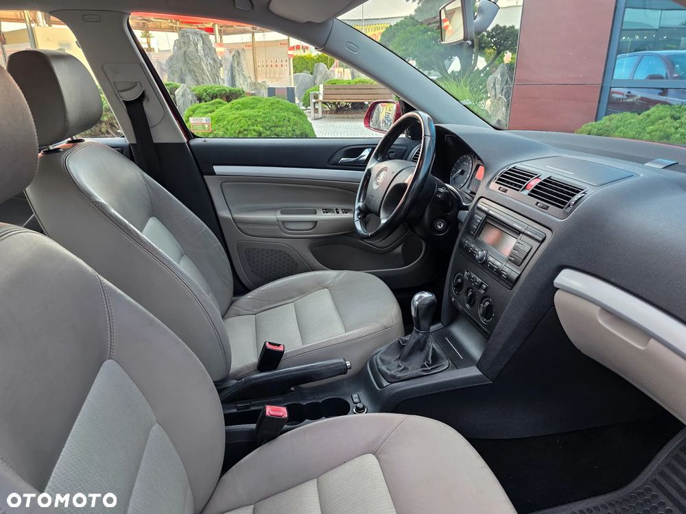 Skoda Octavia 1.6 Ambiente - 5