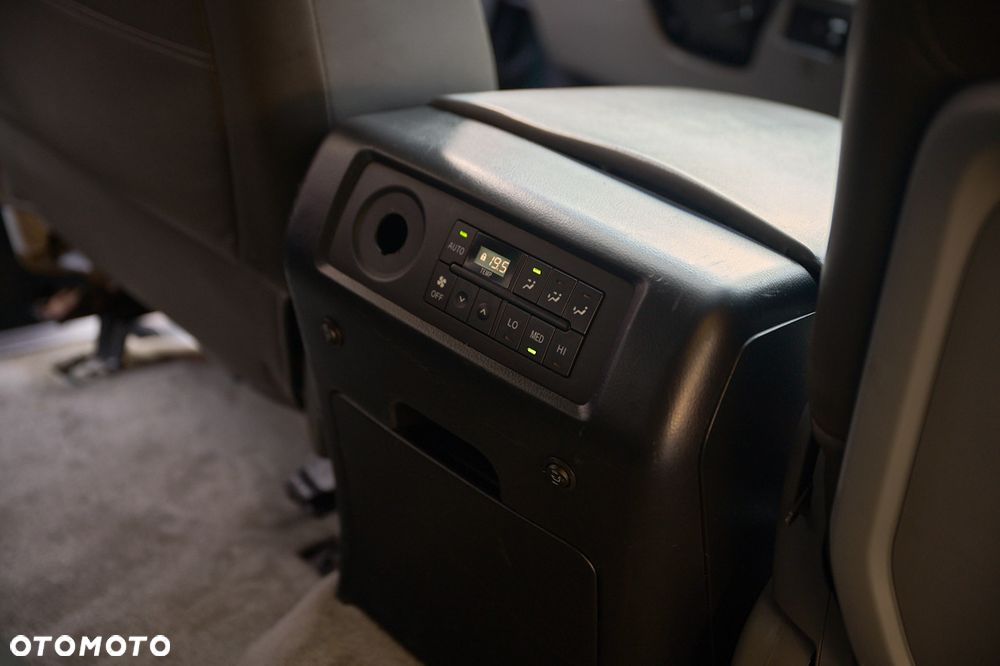 Toyota Sequoia - 31