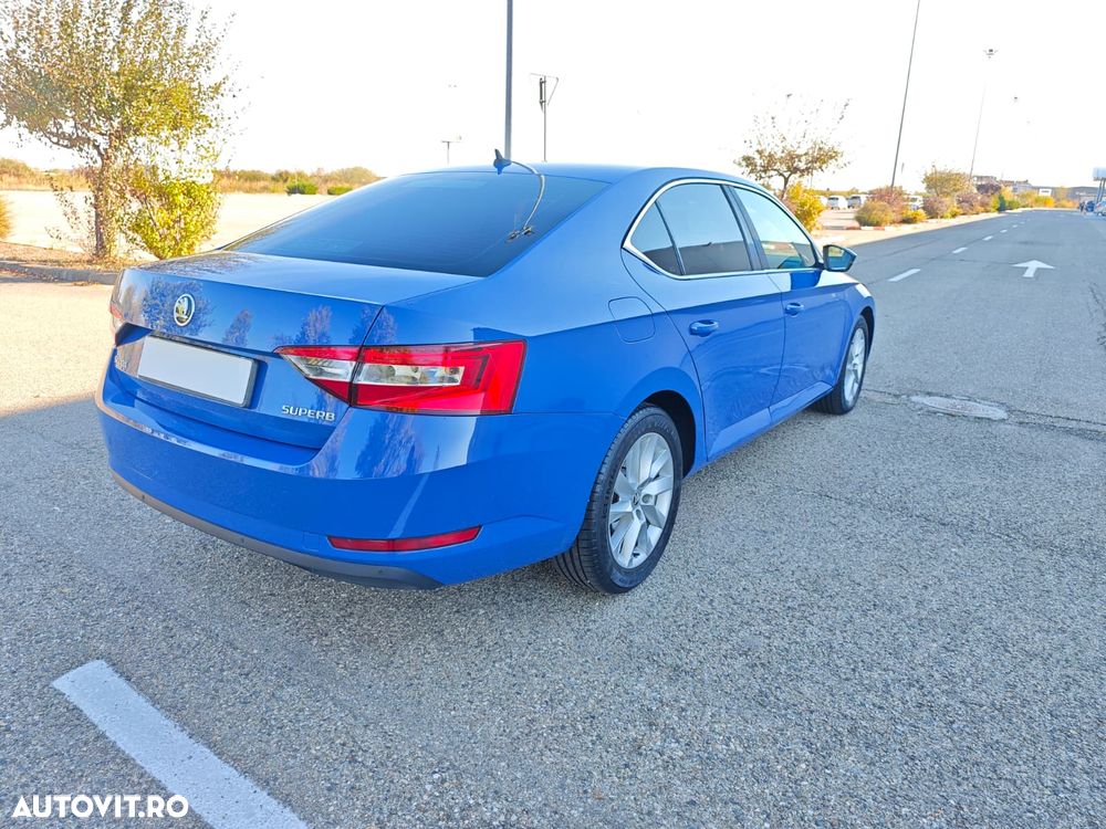 Skoda Superb 2.0 TDI DSG Ambition - 6