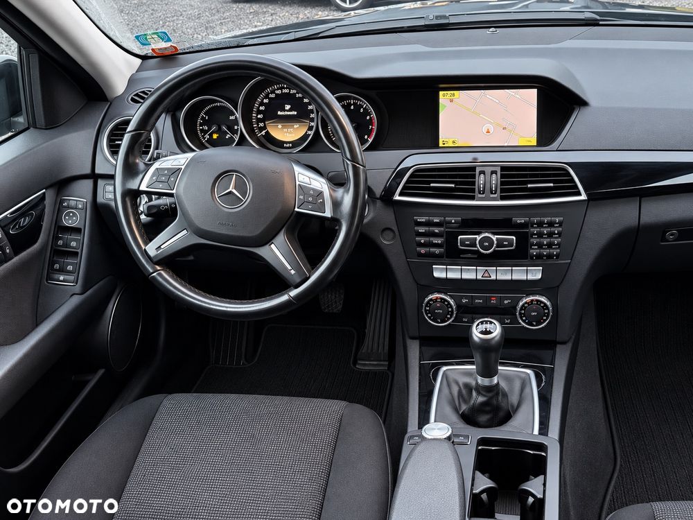 Mercedes-Benz Klasa C 180 CGI BlueEff Avantgarde - 6
