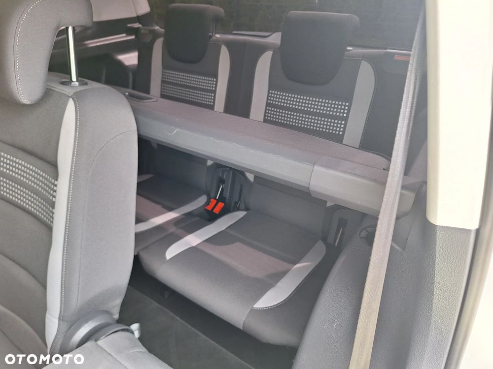 Volkswagen Touran 1.6 TDI DPF Highline - 26