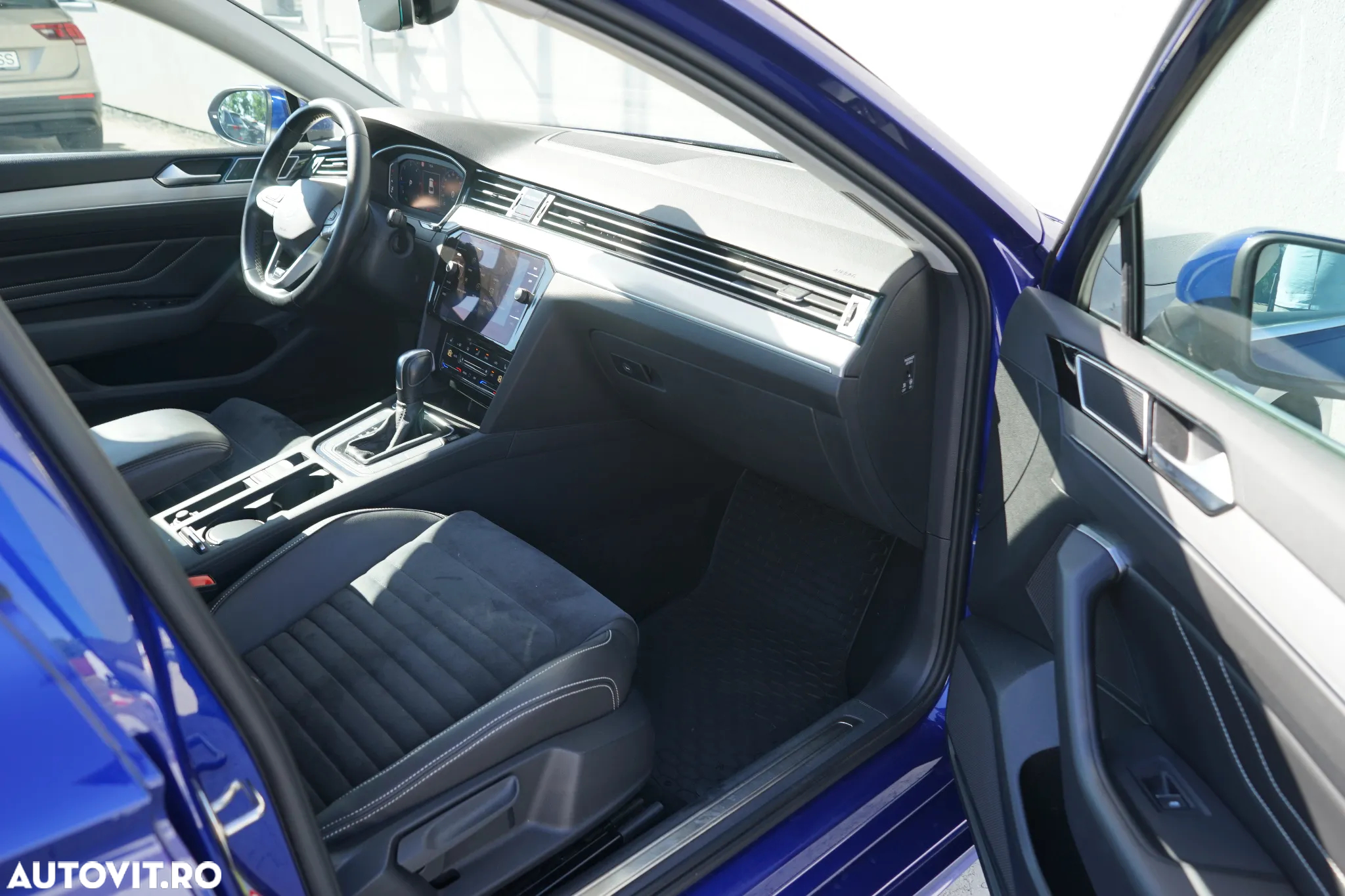 Volkswagen Passat Variant 2.0 TDI DSG 4Motion Highline - 29