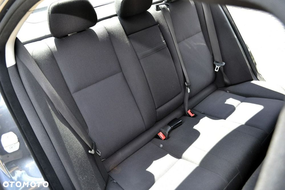 Mercedes-Benz Klasa C 180 BlueEFFICIENCY 7G-TRONIC Elegance - 31