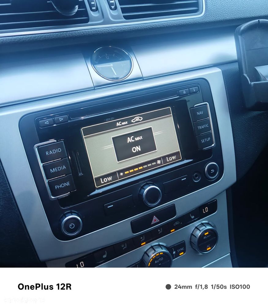 Volkswagen Passat Variant 1.6 TDI BlueMotion - 24