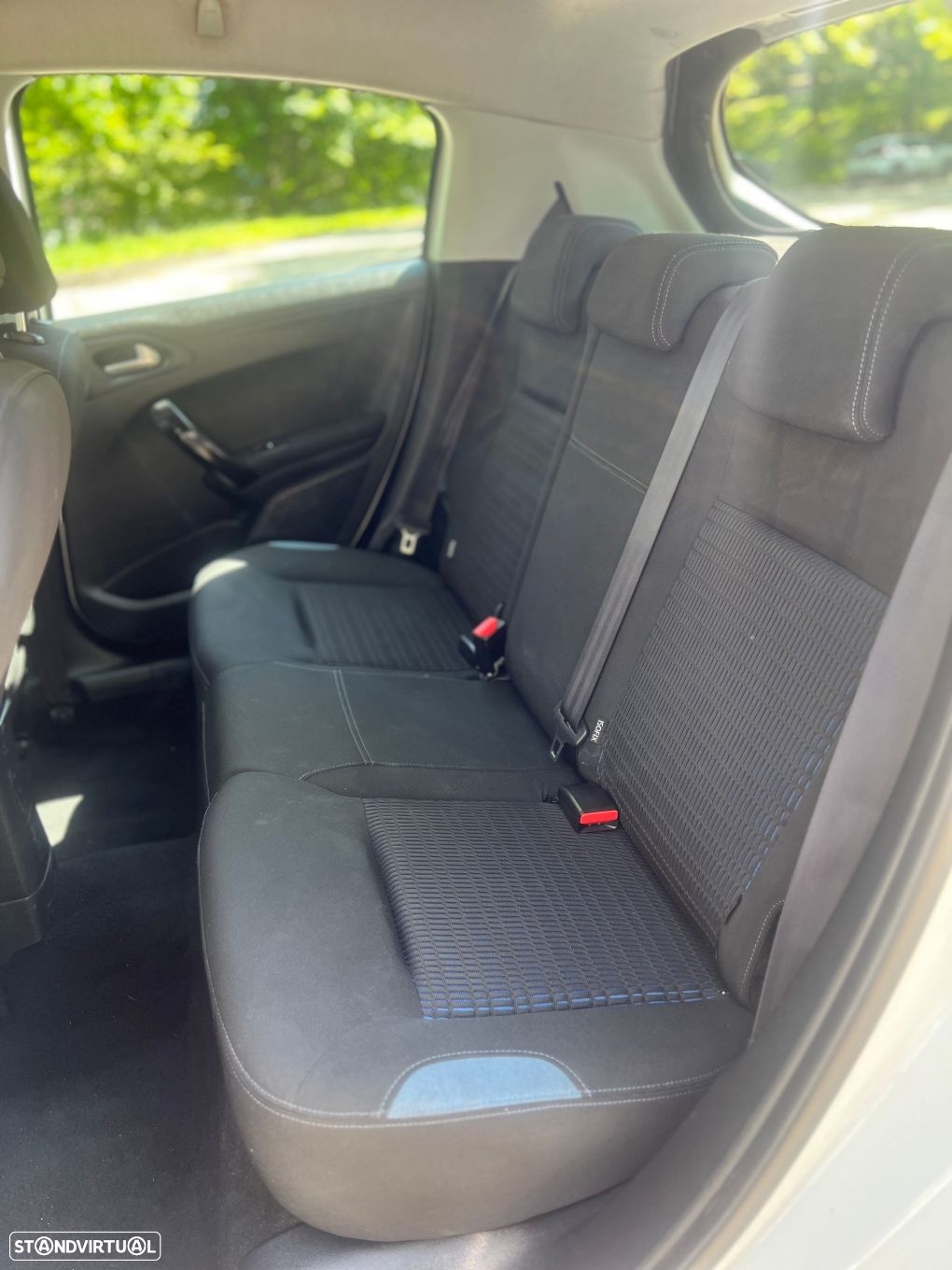 Peugeot 208 1.2 PureTech Allure - 11