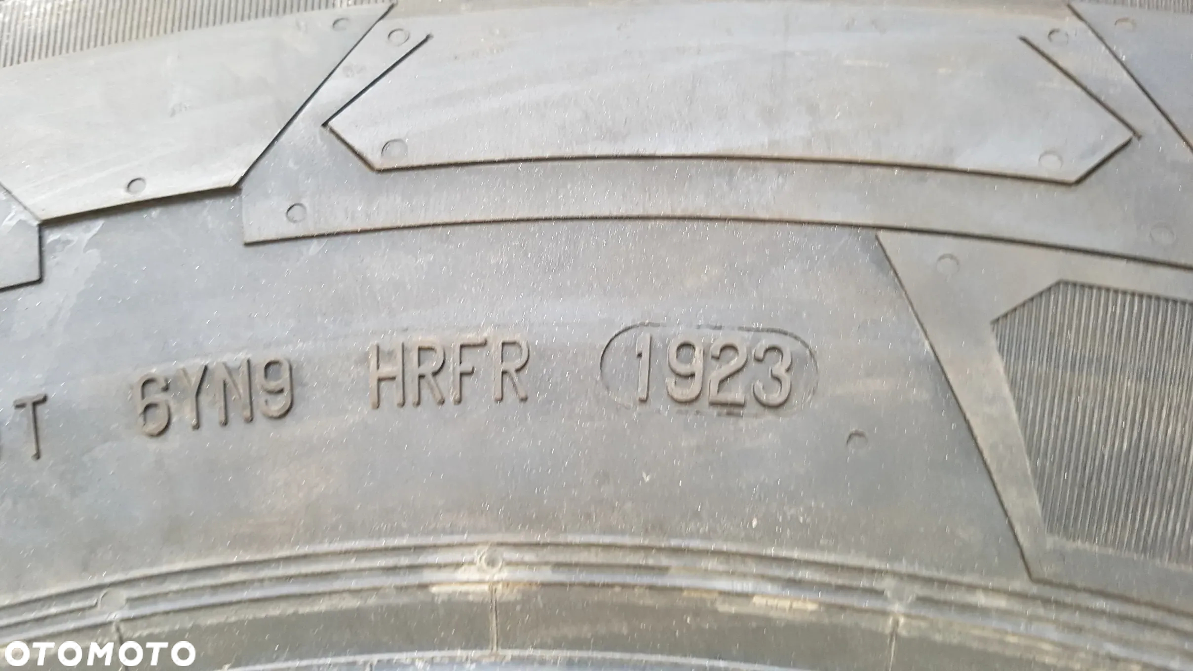 CONTINENTAL VANCO CONTACT WINTER  225/75R16C   225/75/16C - 9