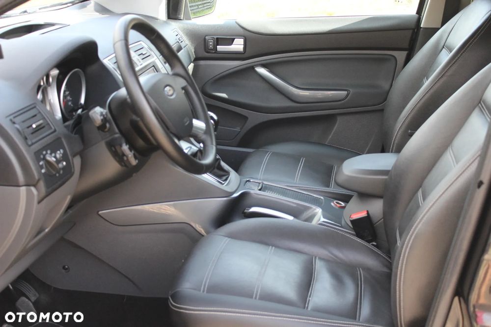 Ford Kuga 2.0 TDCi 2x4 Titanium - 24