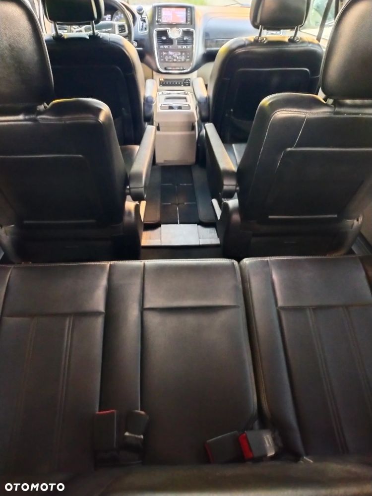 Chrysler Town & Country 3.6 Limited - 32