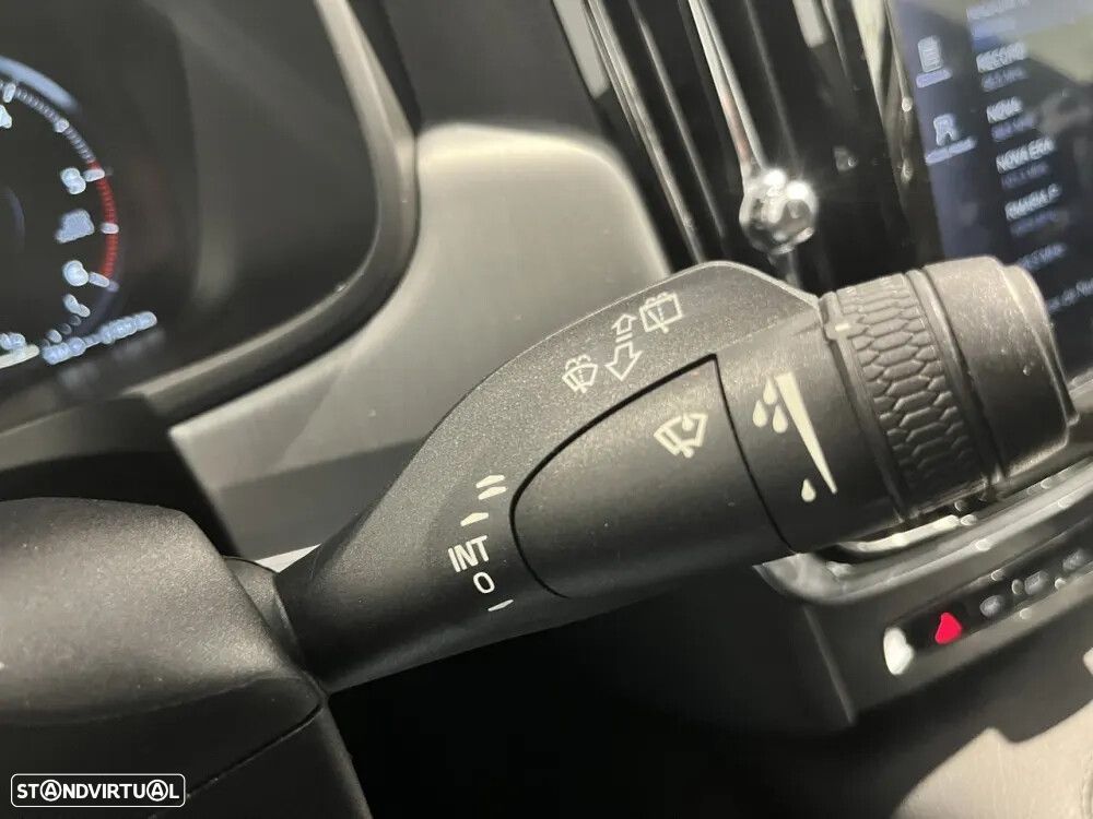 Volvo V90 2.0 D5 Momentum AWD Geartronic - 30