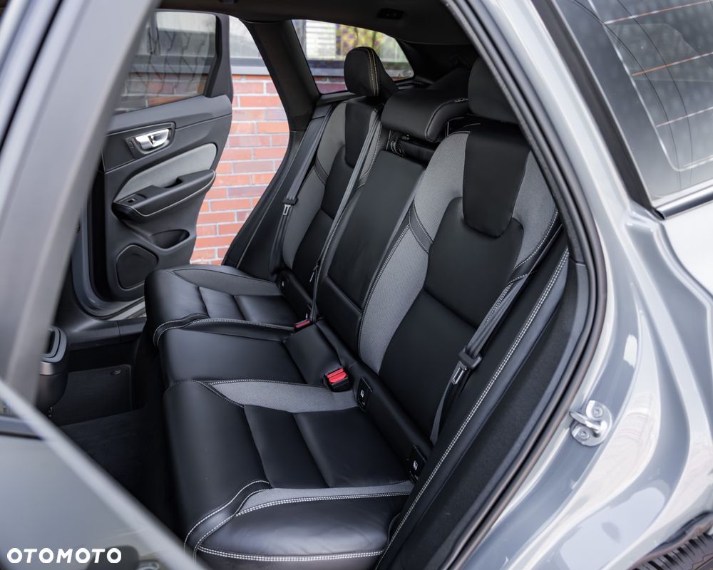 Volvo XC 60 B4 D Ultimate Dark - 24